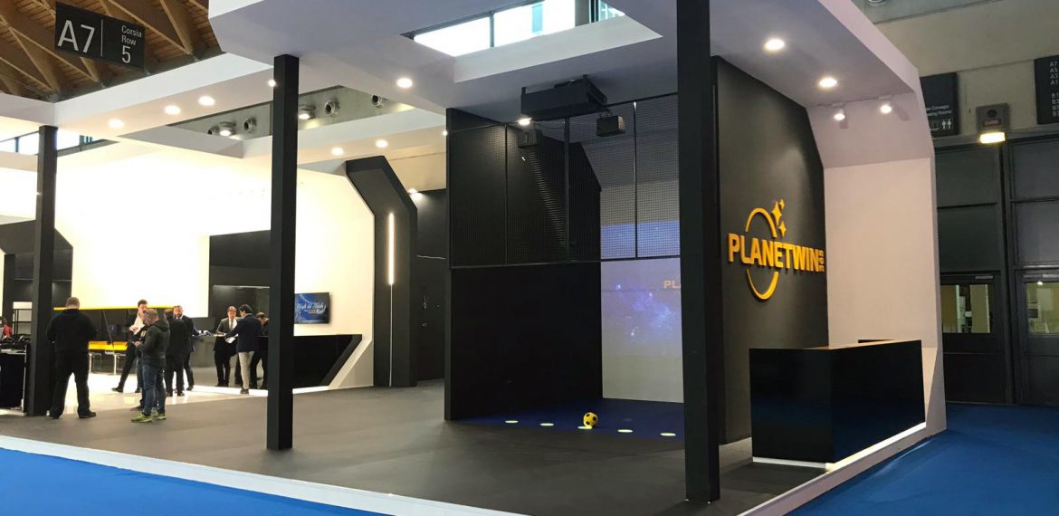 PLANETWIN 365 STAND